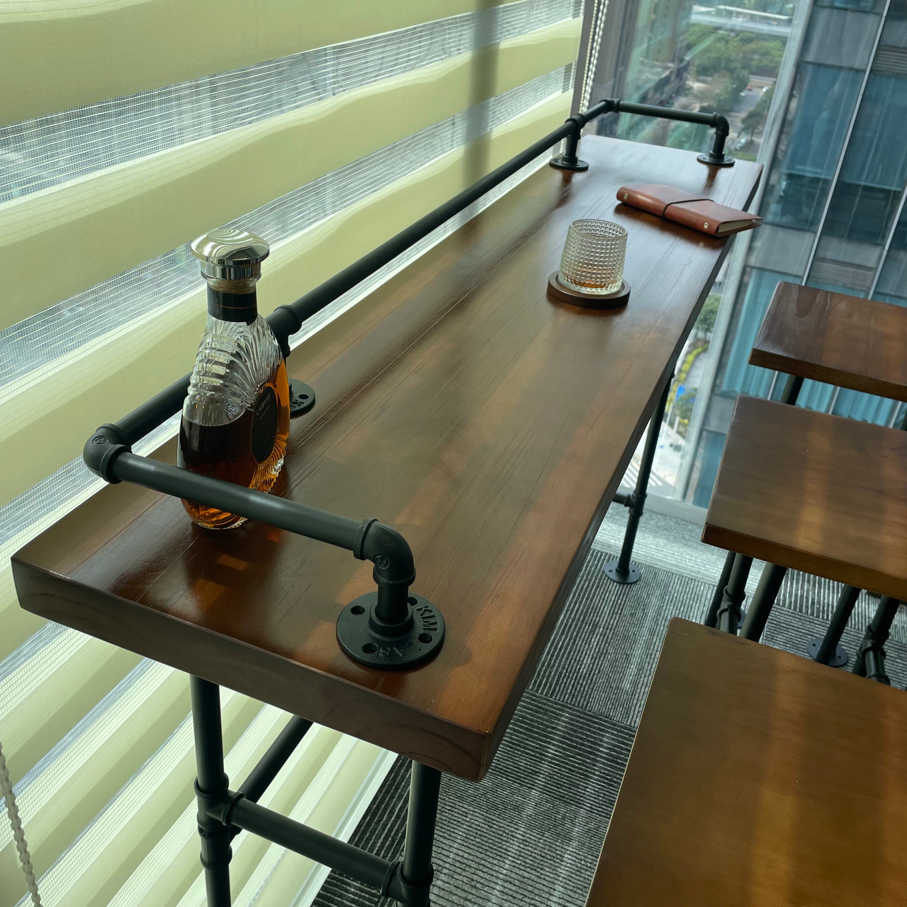Yoomuu - Black Pipe Frame Table