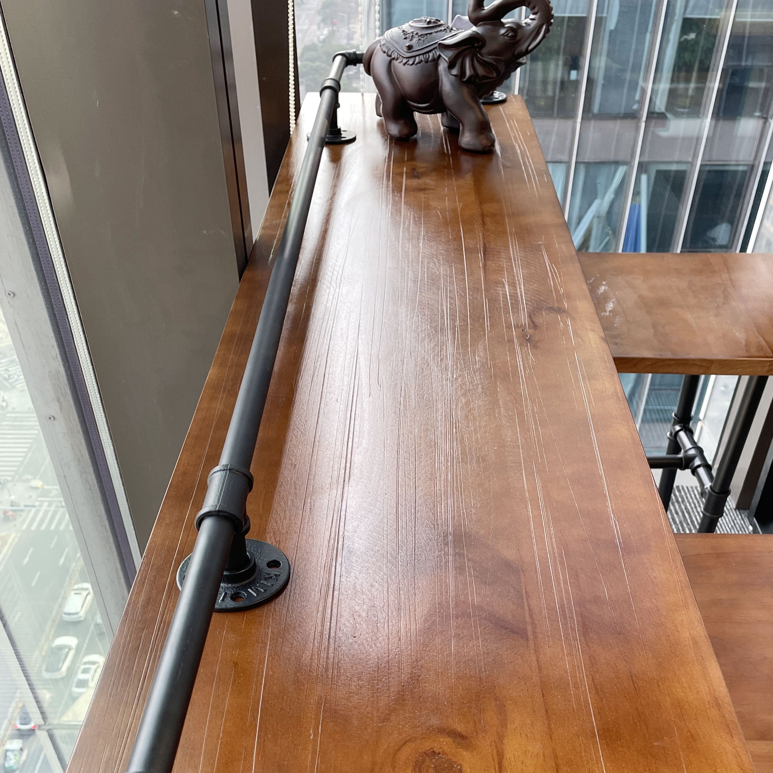 Yoomuu - Black Pipe Frame Table